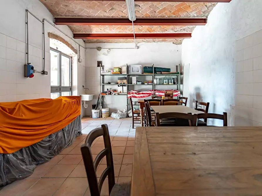 Immagine 28 di Casa colonica in vendita  a Vinci