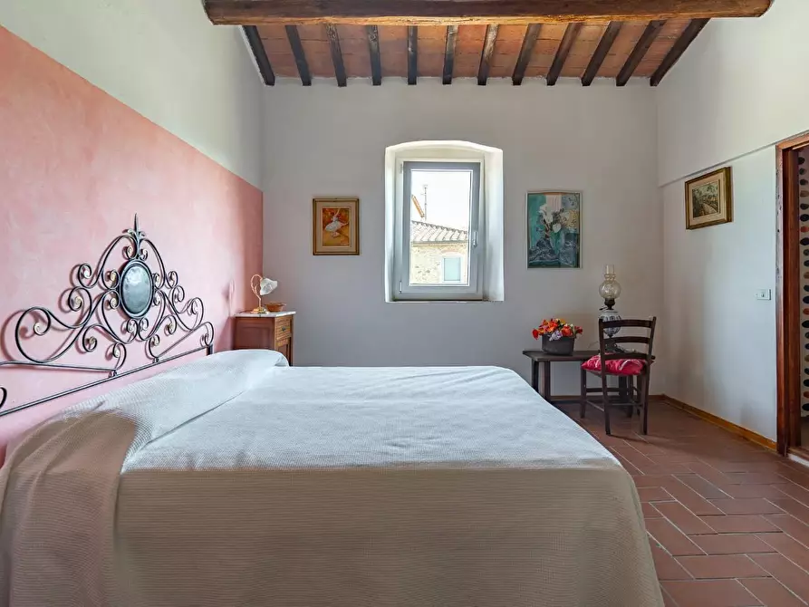 Immagine 41 di Casa colonica in vendita  a Vinci
