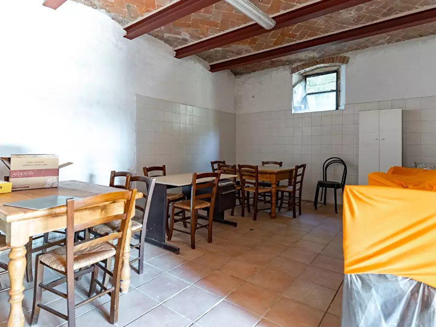 Immagine 29 di Casa colonica in vendita  a Vinci