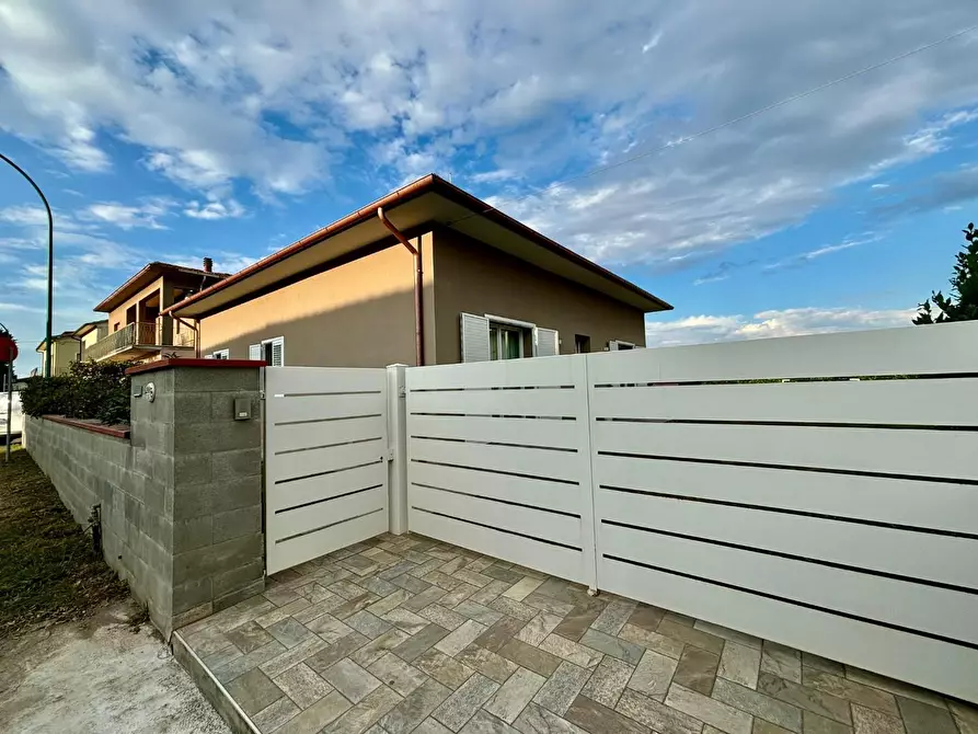 Immagine 5 di Villa in vendita  a Ponsacco