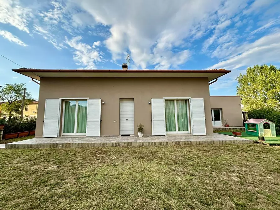 Immagine 1 di Villa in vendita  a Ponsacco