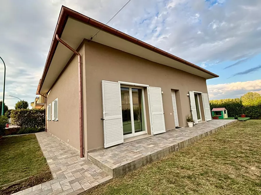 Immagine 2 di Villa in vendita  a Ponsacco