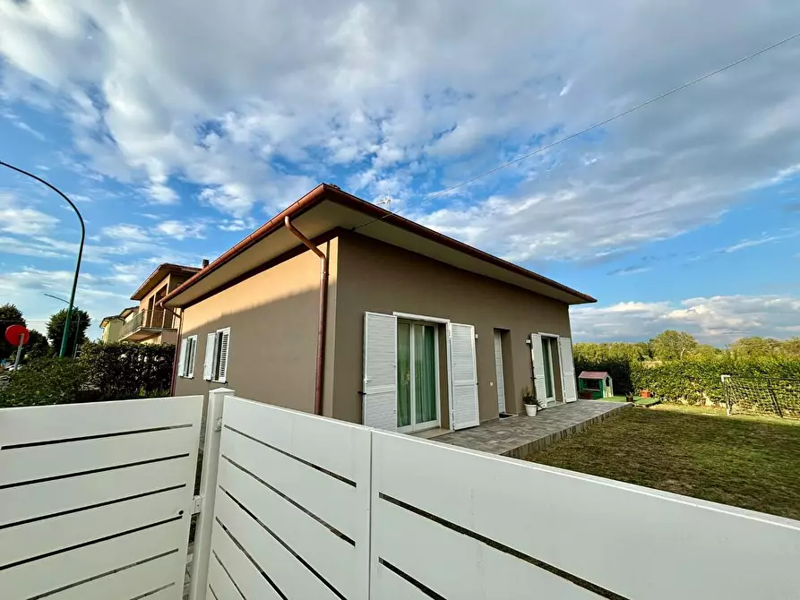 Immagine 4 di Villa in vendita  a Ponsacco