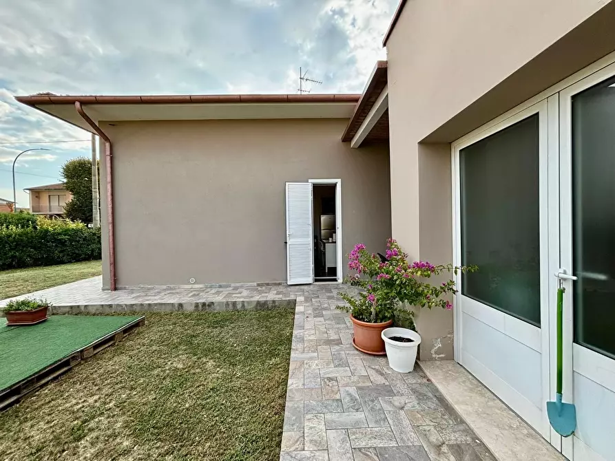 Immagine 11 di Villa in vendita  a Ponsacco