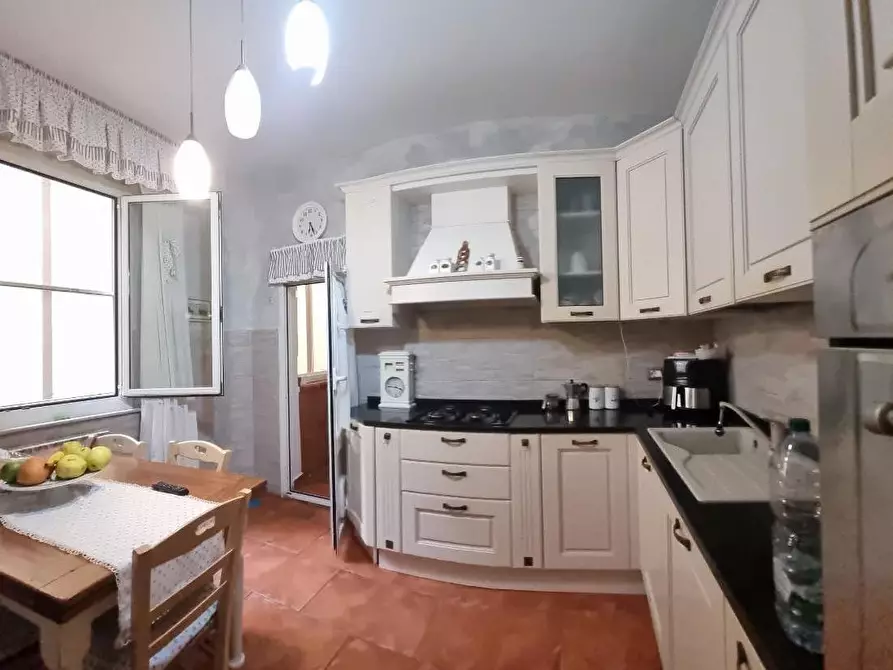 Immagine 17 di Appartamento in vendita  a Livorno