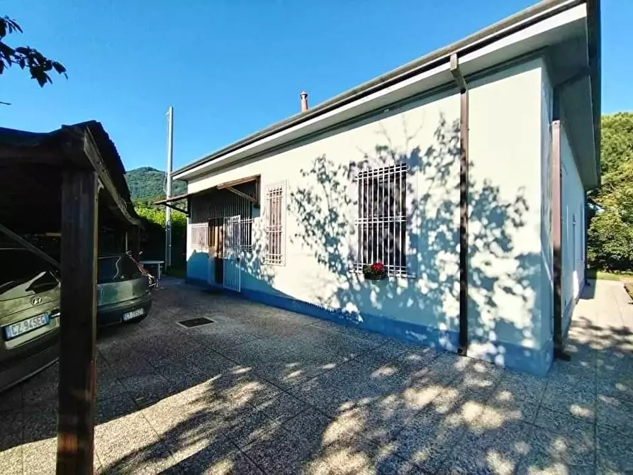 Immagine 1 di Casa indipendente in vendita  a Carrara