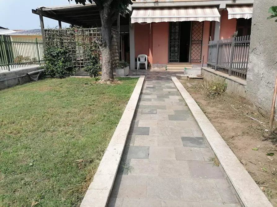 Immagine 1 di Casa semindipendente in vendita  a Carrara