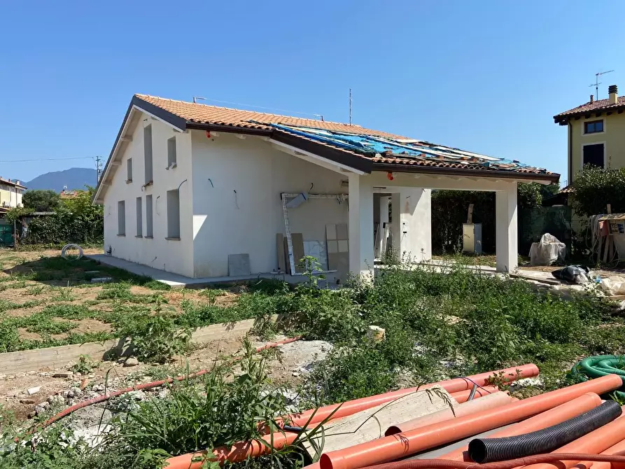 Immagine 20 di Villa in vendita  a Capannori