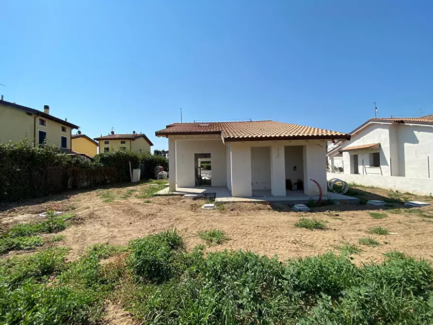 Immagine 13 di Villa in vendita  a Capannori