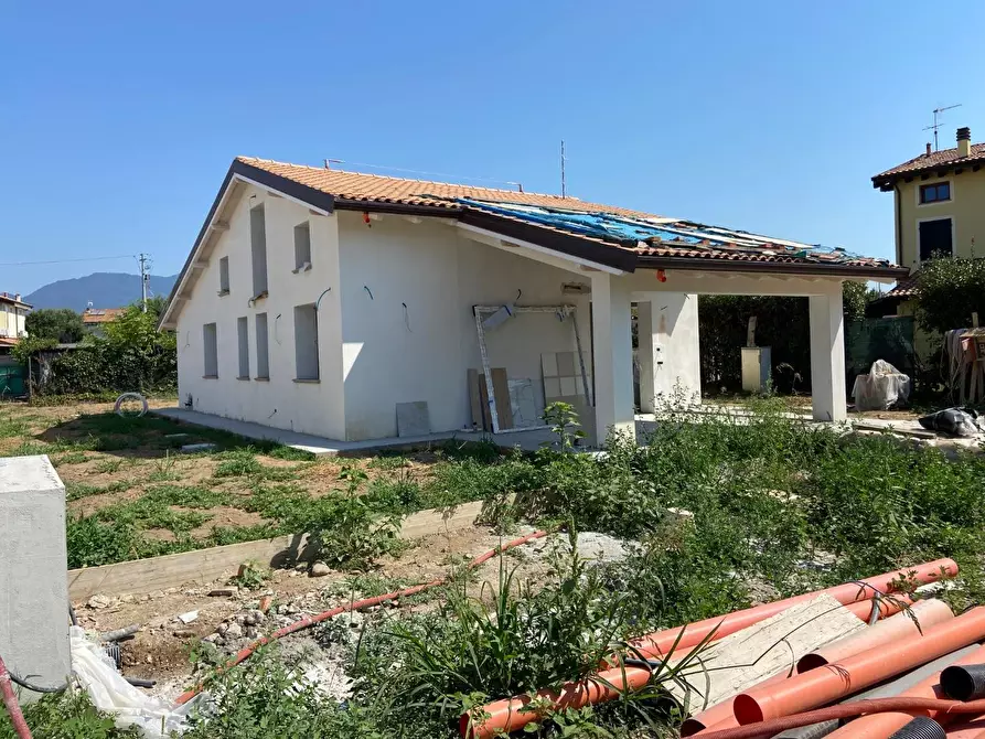 Immagine 1 di Villa in vendita  a Capannori