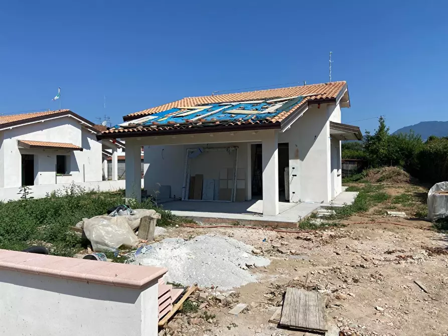 Immagine 23 di Villa in vendita  a Capannori