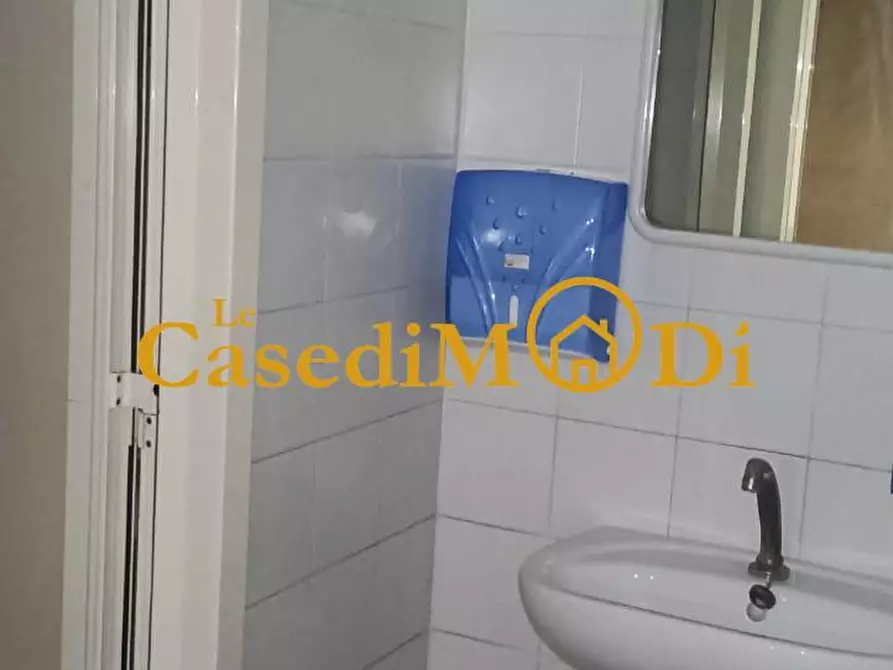 Immagine 11 di Locale commerciale in vendita  a Collesalvetti