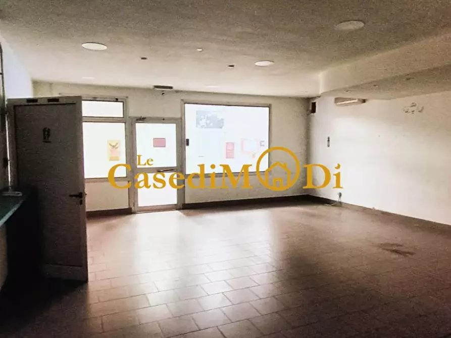 Immagine 1 di Locale commerciale in vendita  a Collesalvetti