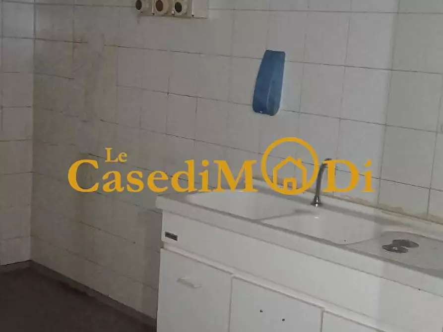 Immagine 12 di Locale commerciale in vendita  a Collesalvetti