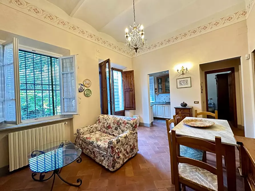 Immagine 4 di Villa in vendita  a Capannori