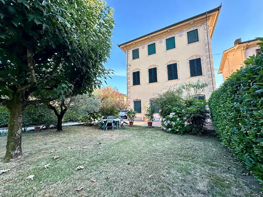 Immagine 28 di Villa in vendita  a Capannori
