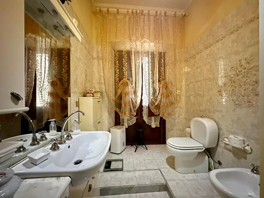 Immagine 16 di Villa in vendita  a Capannori