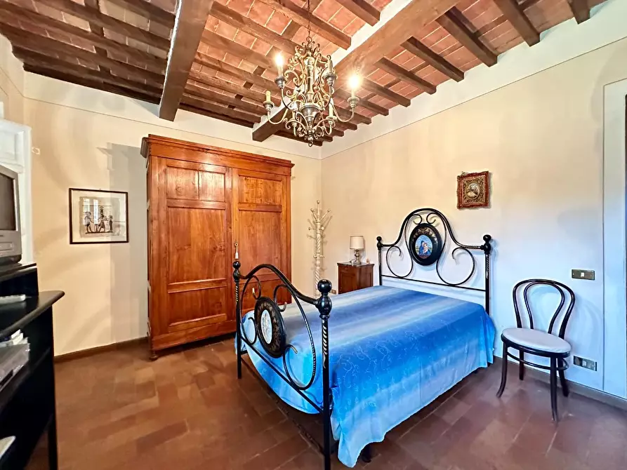 Immagine 18 di Villa in vendita  a Capannori