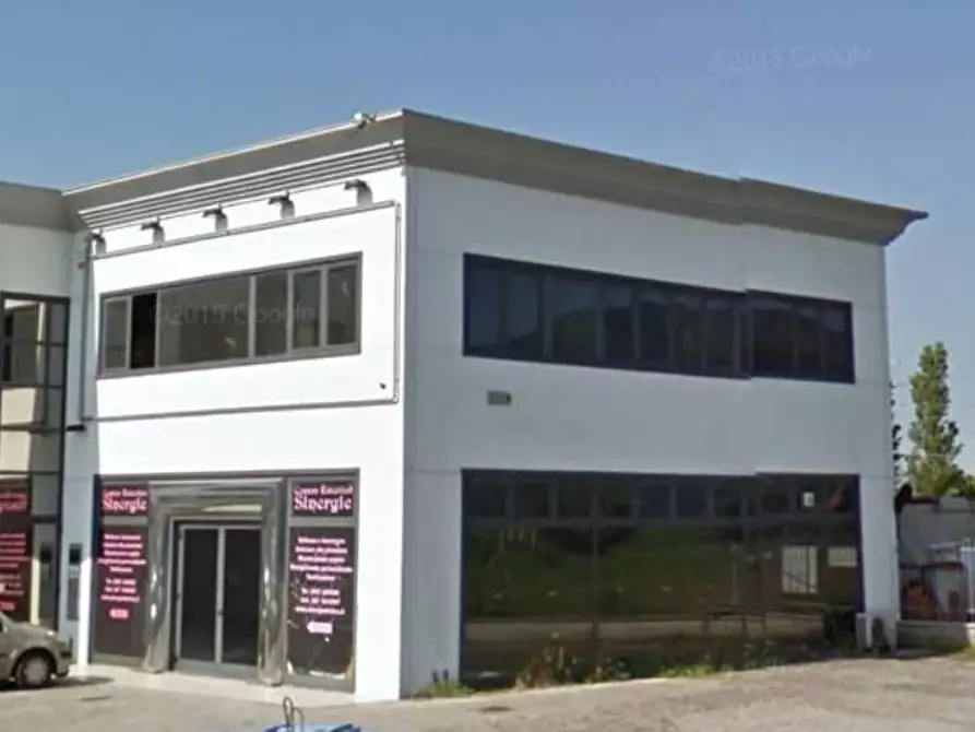 Immagine 14 di Ufficio in vendita  a Calcinaia