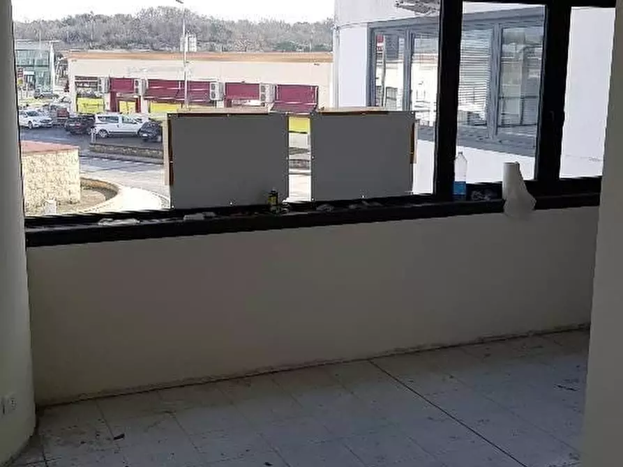 Immagine 8 di Ufficio in vendita  a Calcinaia