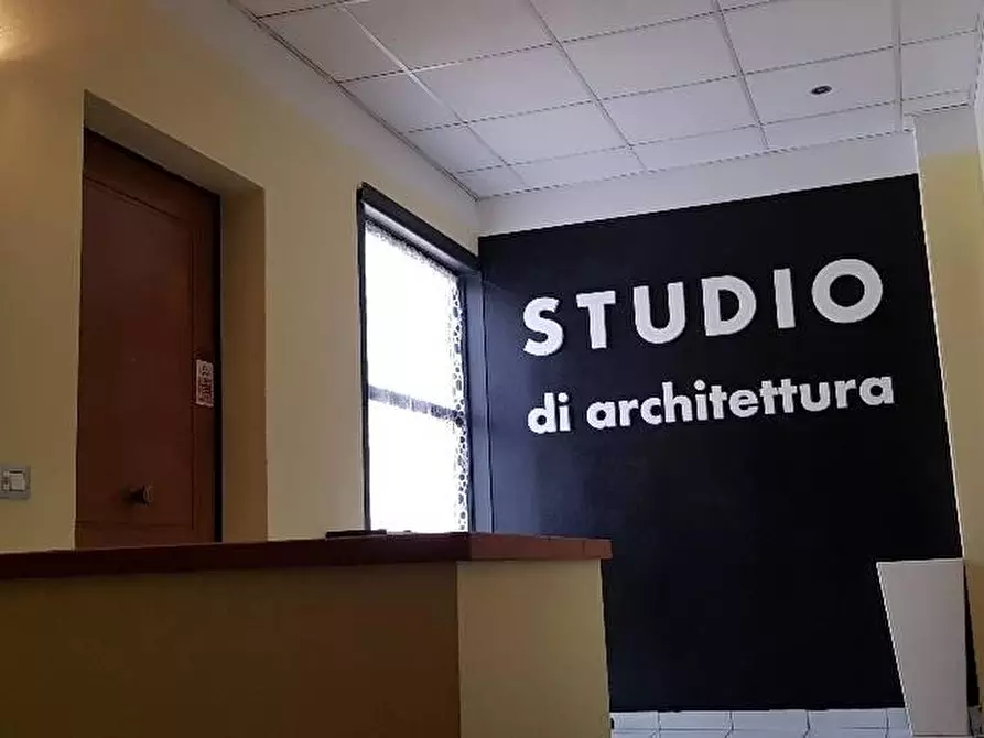 Immagine 12 di Ufficio in vendita  a Calcinaia