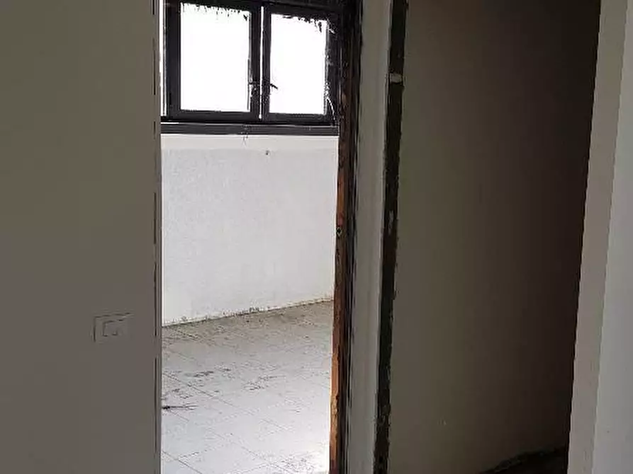 Immagine 11 di Ufficio in vendita  a Calcinaia