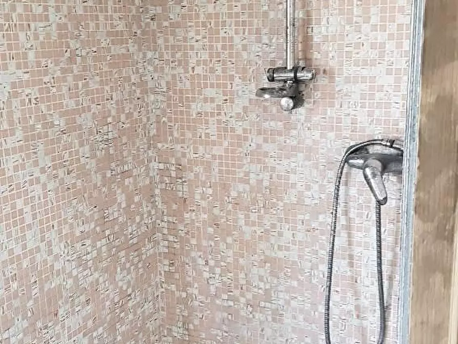 Immagine 13 di Ufficio in vendita  a Calcinaia