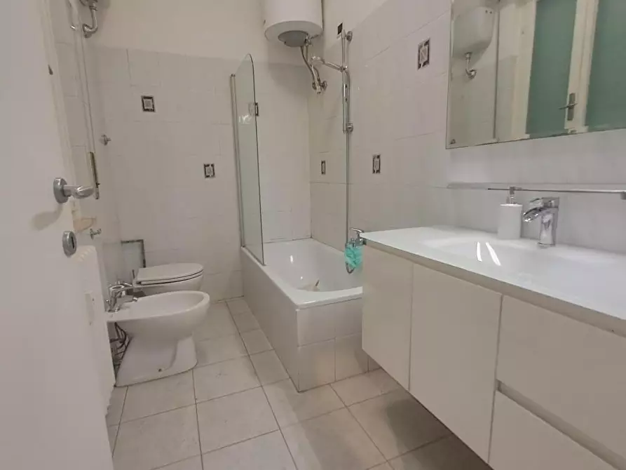 Immagine 28 di Appartamento in vendita  a Livorno