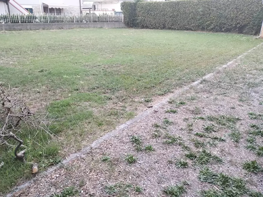 Immagine 1 di Villa in vendita  a Calcinaia