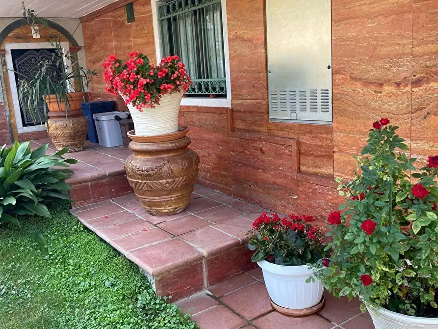 Immagine 17 di Villetta a schiera in vendita  a Carrara