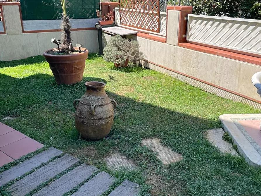 Immagine 11 di Villetta a schiera in vendita  a Carrara