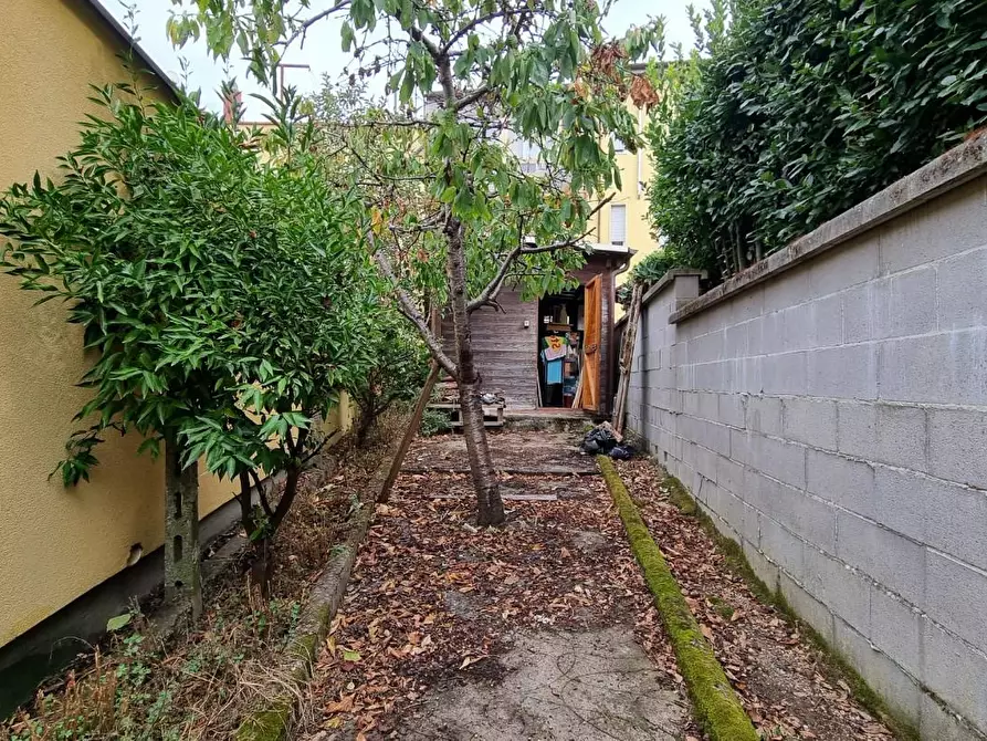 Immagine 21 di Locale commerciale in vendita  a Collesalvetti