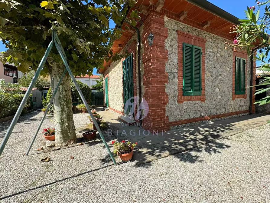 Immagine 1 di Casa indipendente in vendita  a Pietrasanta