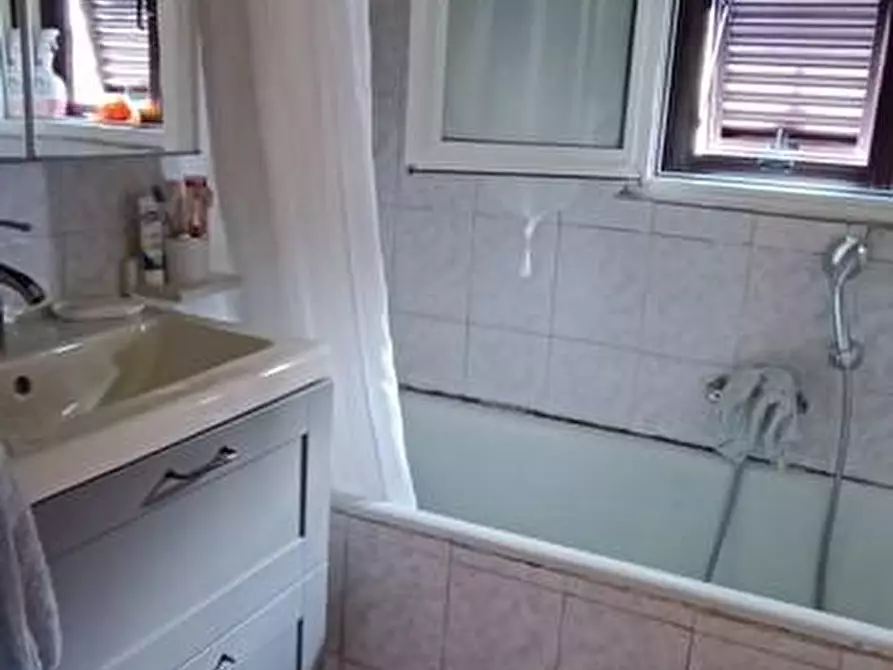 Immagine 19 di Casa indipendente in vendita  a Carrara