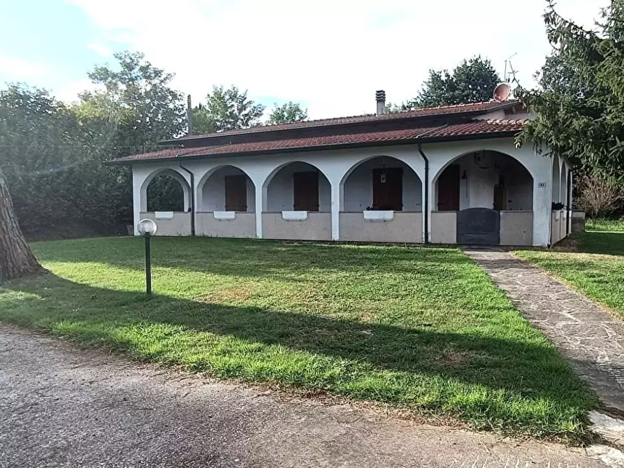 Immagine 1 di Casa indipendente in vendita  a Massa