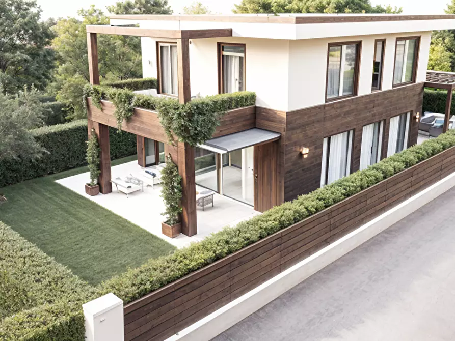 Immagine 1 di Villa in vendita  a Forte Dei Marmi