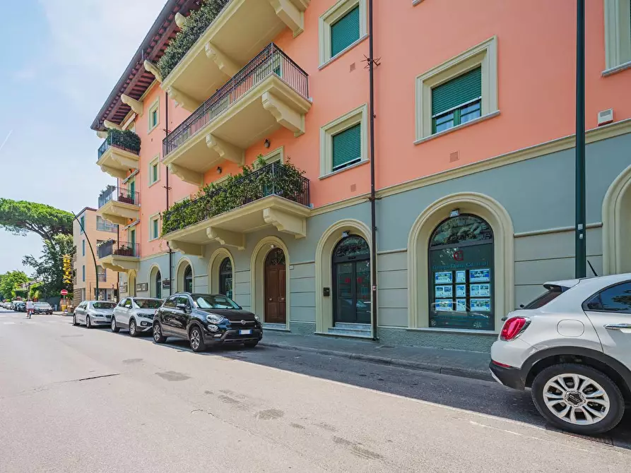 Immagine 11 di Villa in vendita  a Forte Dei Marmi