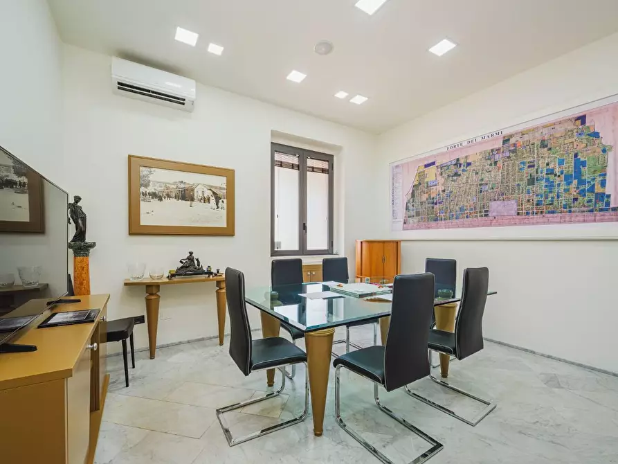 Immagine 13 di Villa in vendita  a Forte Dei Marmi