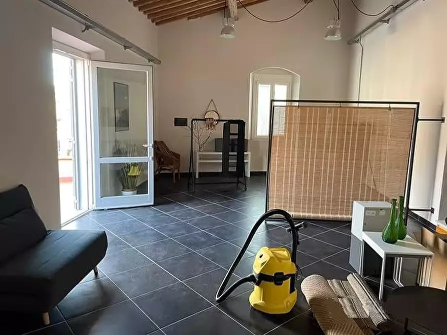 Immagine 5 di Laboratorio in affitto  a Calci