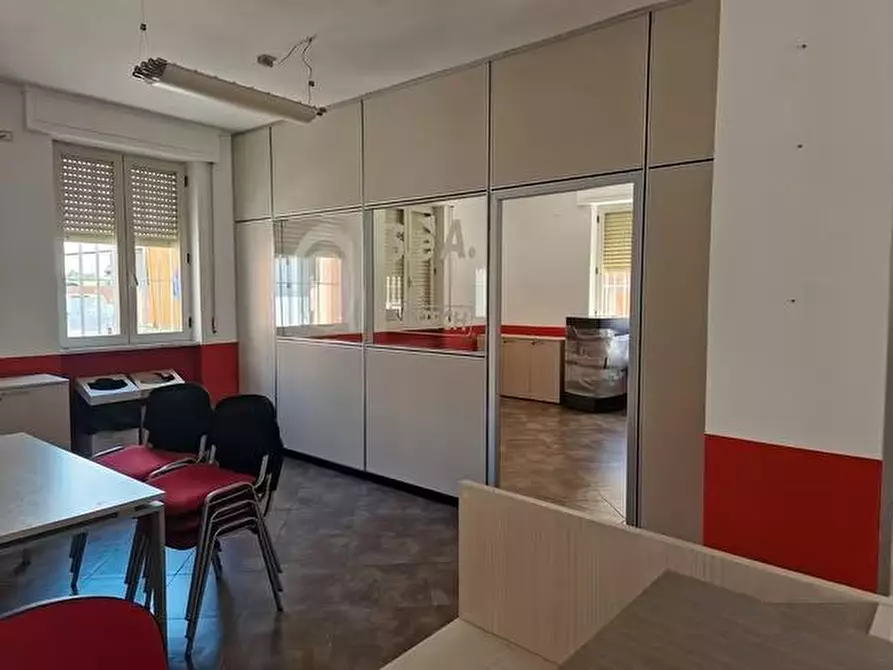 Immagine 2 di Ufficio in affitto  a Livorno