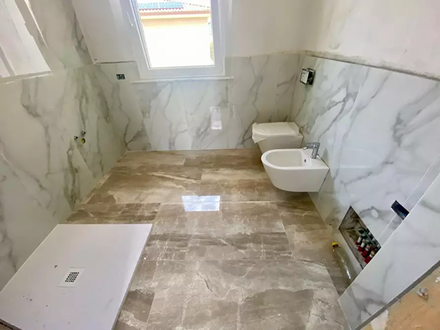 Immagine 17 di Villa in vendita  a Capannori