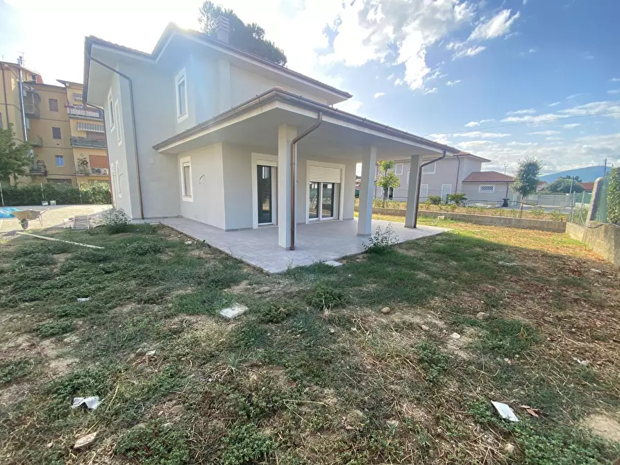 Immagine 2 di Villa in vendita  a Capannori