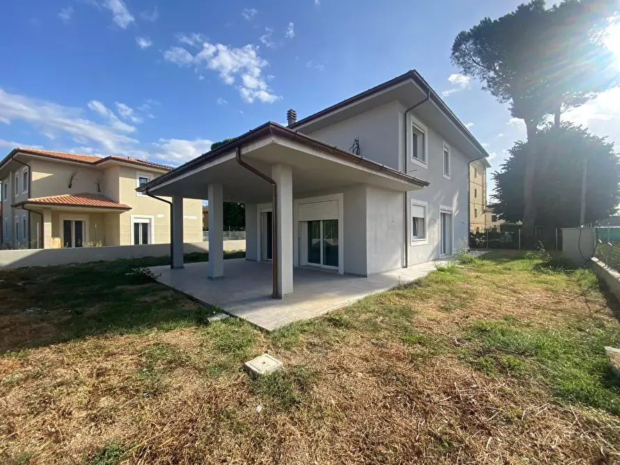 Immagine 1 di Villa in vendita  a Capannori