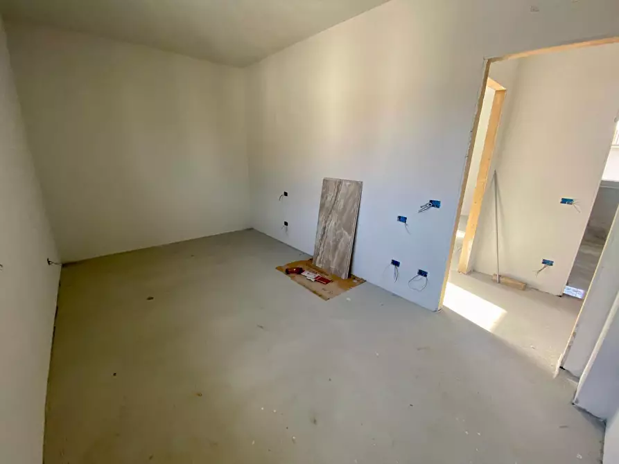 Immagine 10 di Villa in vendita  a Capannori