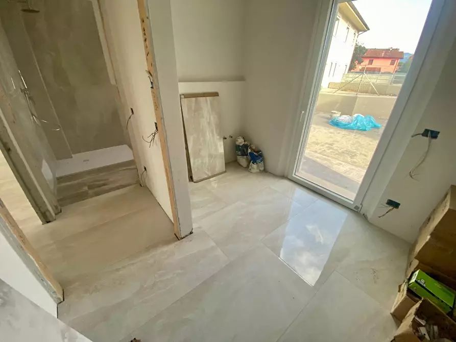 Immagine 15 di Villa in vendita  a Capannori