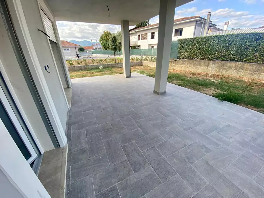 Immagine 8 di Villa in vendita  a Capannori