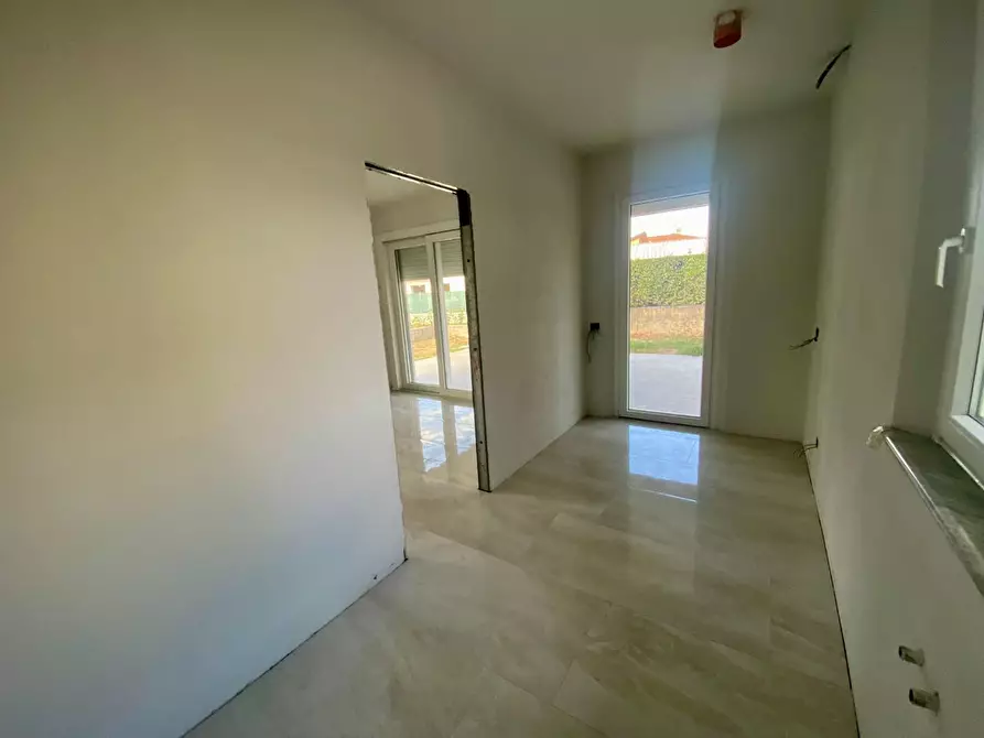 Immagine 14 di Villa in vendita  a Capannori