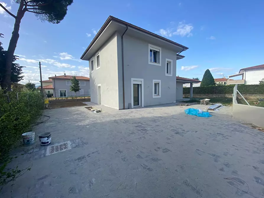 Immagine 4 di Villa in vendita  a Capannori
