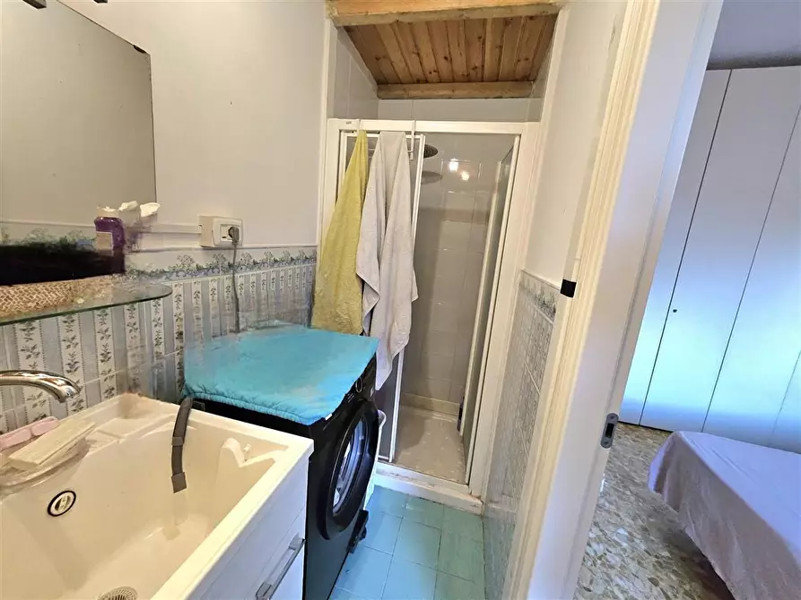 Immagine 16 di Porzione di casa in vendita  a Massa