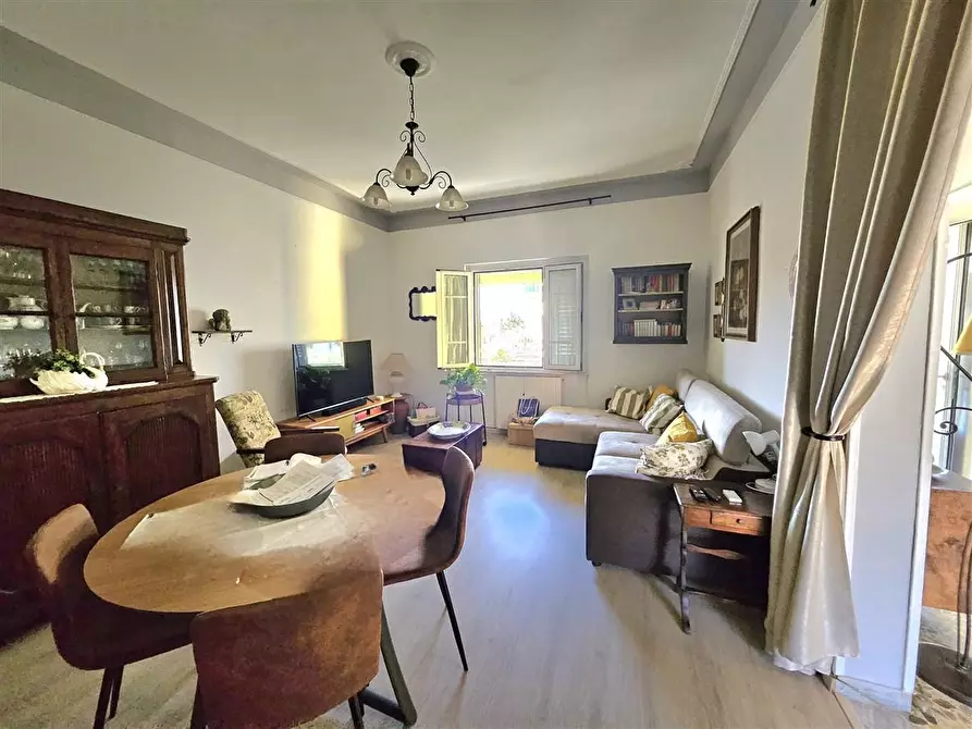 Immagine 3 di Porzione di casa in vendita  a Massa